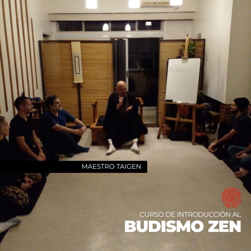 Maestro Taigen dando una charla del curso, sentado frente a los asistentes